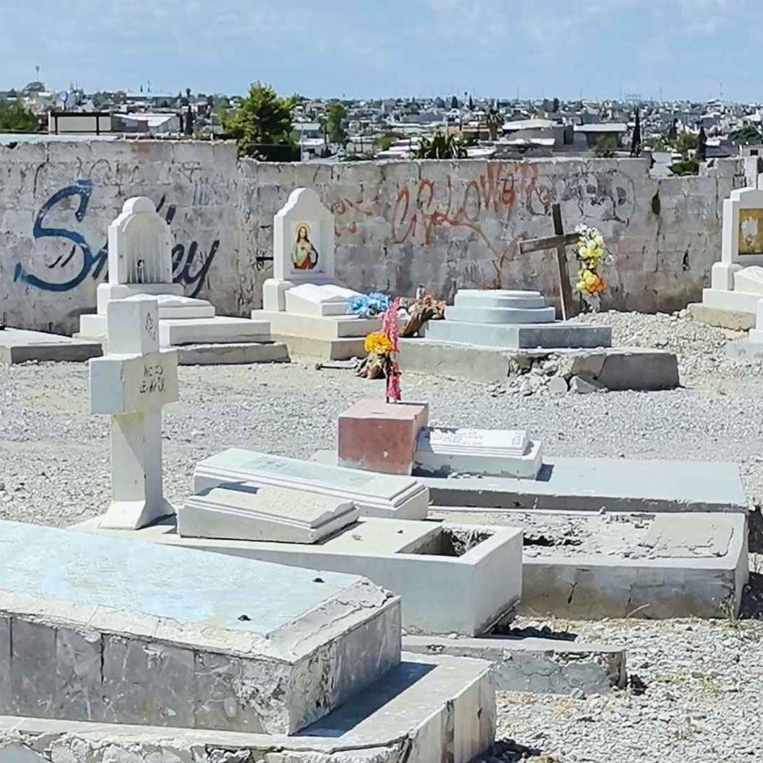 Hallan Restos Óseos Sobre una Tumba